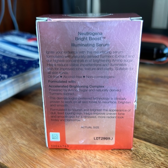 Neutragena bright boost serum nwb - Picture 3 of 4